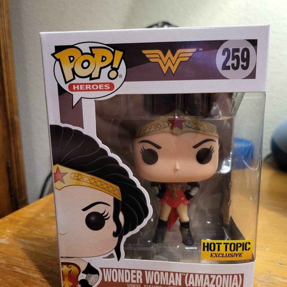 Wonder Woman (Amazonia) Hot Topic Exclusive Funko Pop